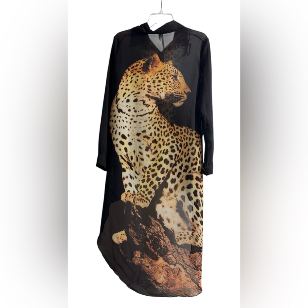 36point5 high low leopard Tunic… Approximate measurements: Pit to Pit 21” - Picture 3 of 5